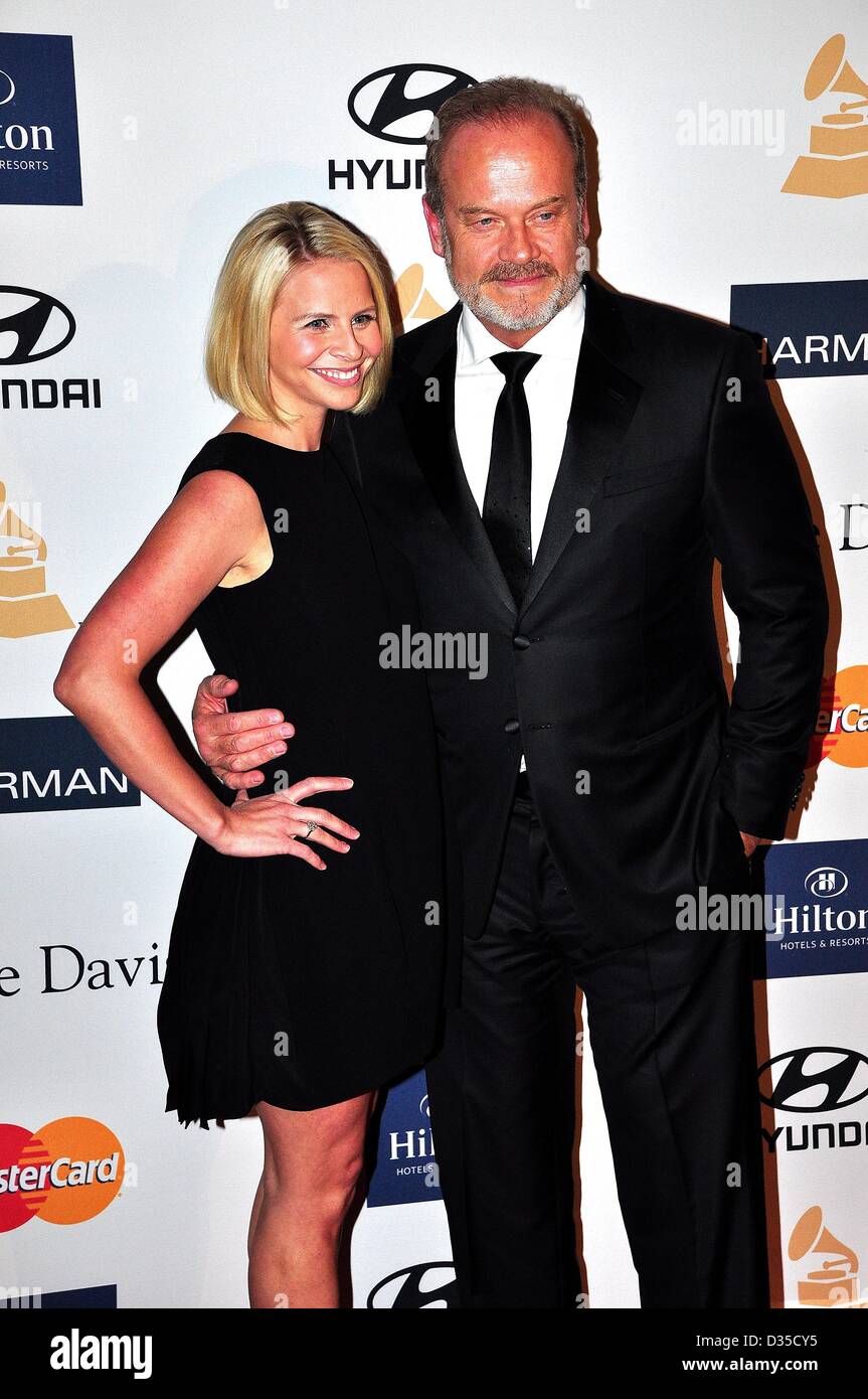 9. Februar 2013 - Beverly Hills, Kalifornien, USA - Actor KELSEY GRAMMER (R) und KAYTE WALSH kommen bei der 55. Annual GRAMMY Awards Pre-GRAMMY-Gala und Gruß an Industrie-Icons zu Ehren L.A. Reid im The Beverly Hilton statt (Credit-Bild: © Valerie Nerres/ZUMAPRESS.com) Stockfoto