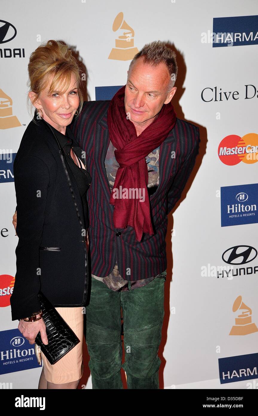 9. Februar 2013 - Beverly Hills, Kalifornien, USA - Musiker, Songwriter, STING und seine Frau TRUDIE STYLER ankommen an der 55. Annual GRAMMY Awards Pre-GRAMMY-Gala und Gruß an Industrie-Icons zu Ehren L.A. Reid im The Beverly Hilton statt (Credit-Bild: © Valerie Nerres/ZUMAPRESS.com) Stockfoto