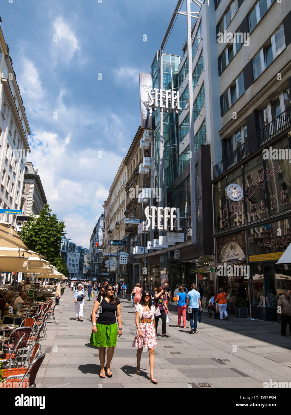 Steffl-Shopping-Mall im Zentrum von Wien Stockfoto