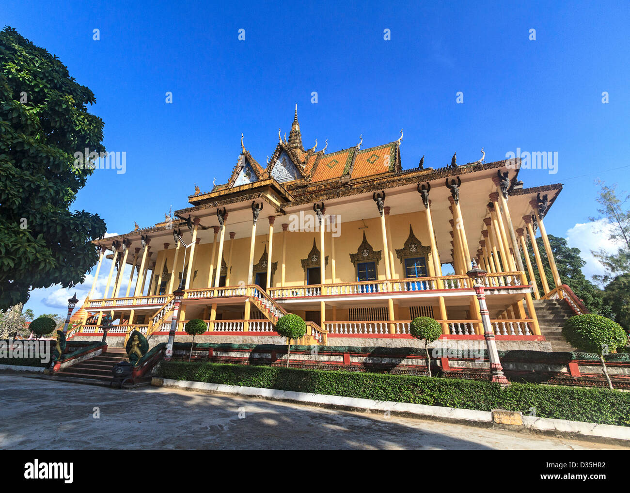 Wat Sasar Muoy Roy Pagode, auch bekannt als die 100 Säule Pagode nördlich von Katie entlang dem Mekong Fluss, Kambodscha. Stockfoto