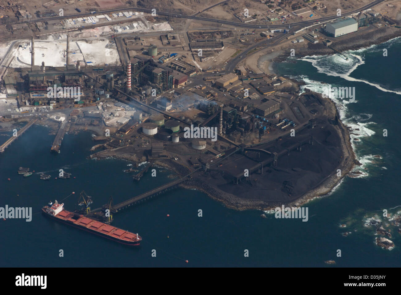 Tocopilla Chile Luftaufnahme des Schiffes Anchorage Kohle Stockfoto