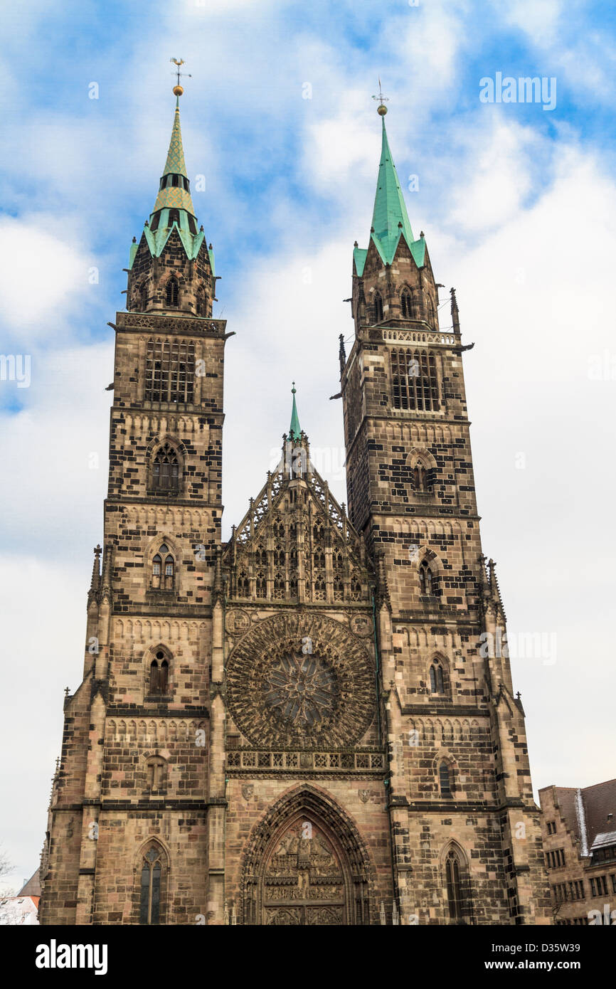 Gotische Fassade der St.-Lorenz-Kirche, Nürnberg, Deutschland Stockfoto