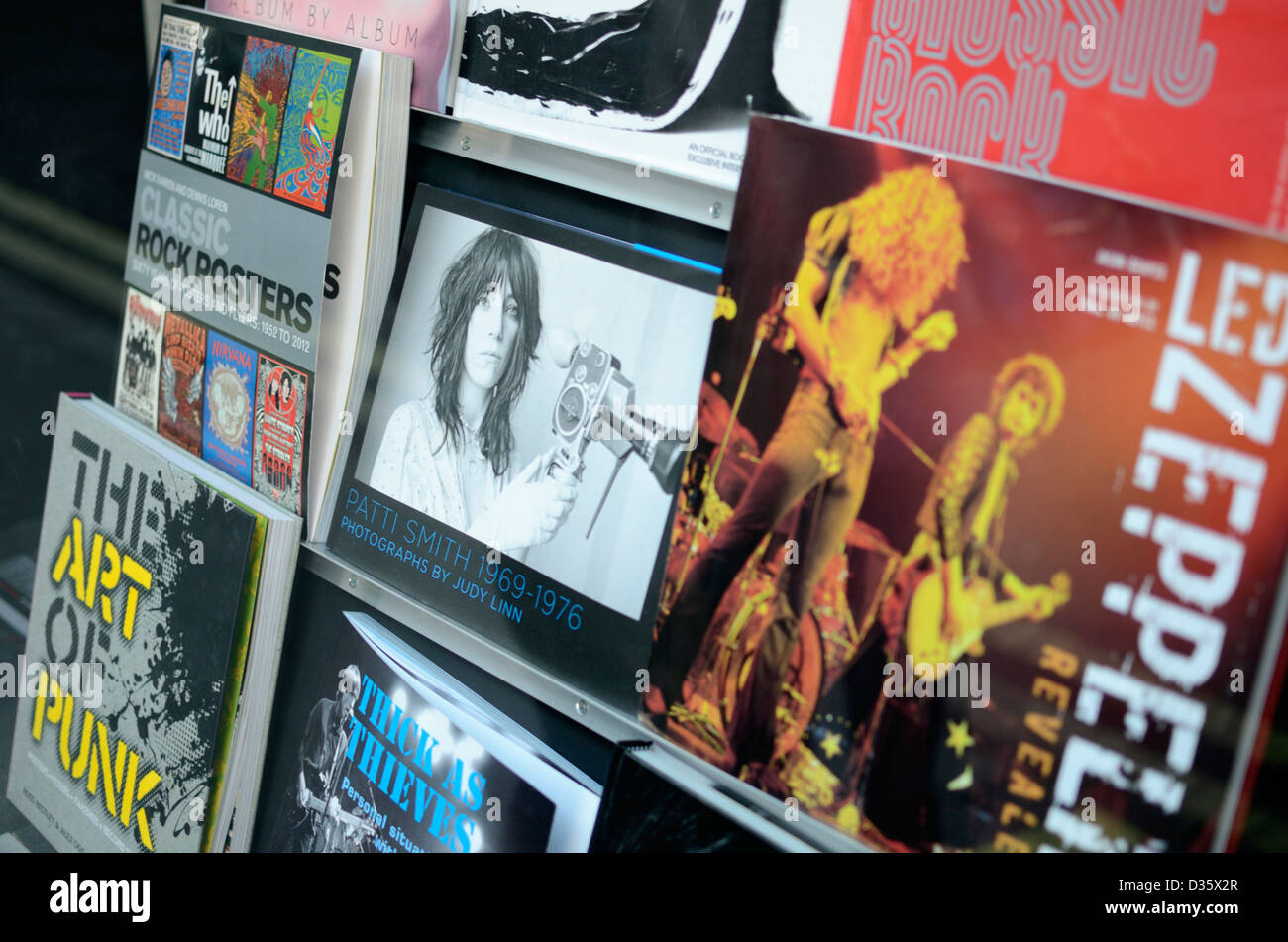 Buchhandlung-Anzeige der Bücher über populäre Musik, London, UK Stockfoto