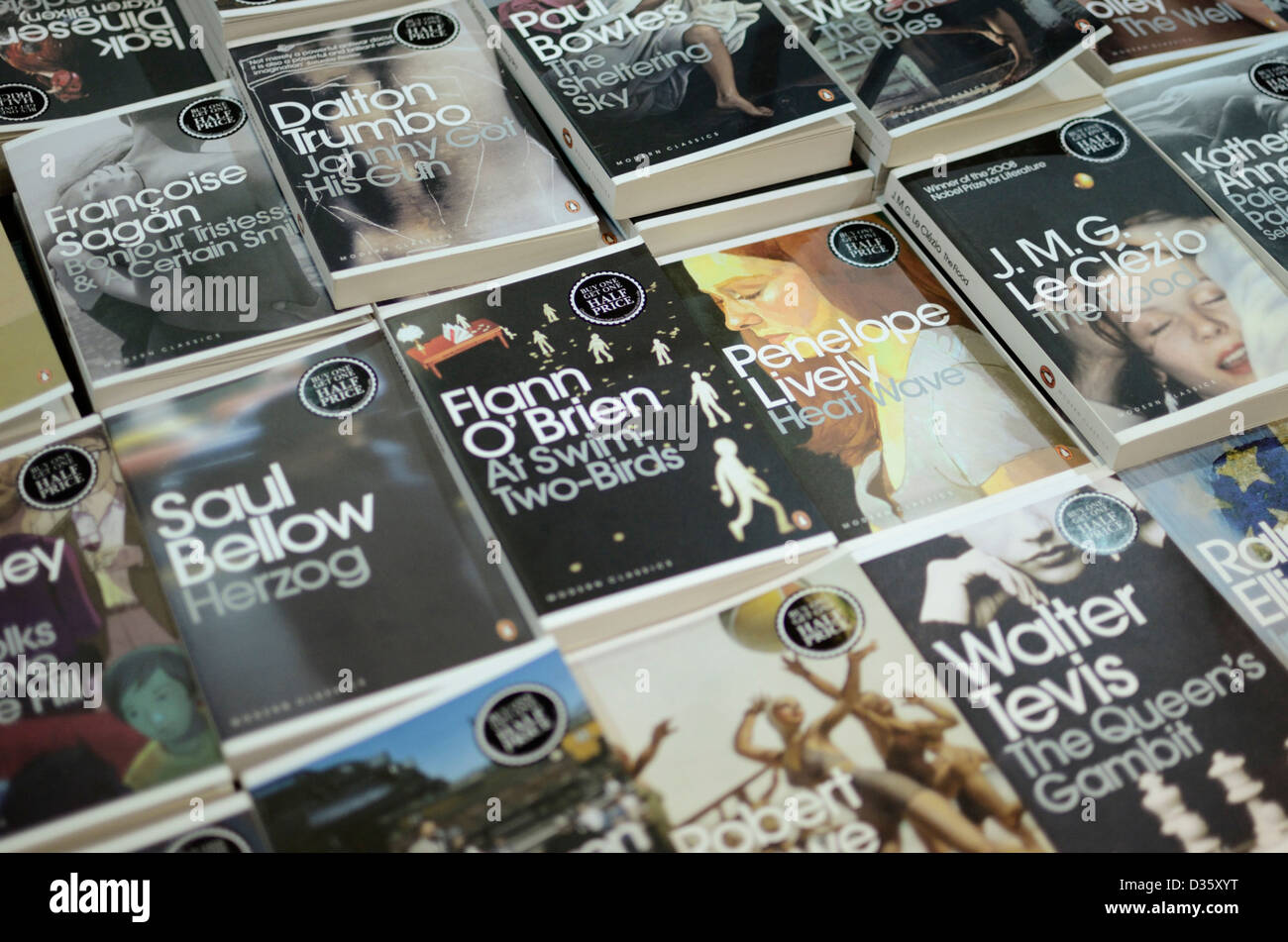 Eine Anzeige der Penguin Classics Romane Stockfoto