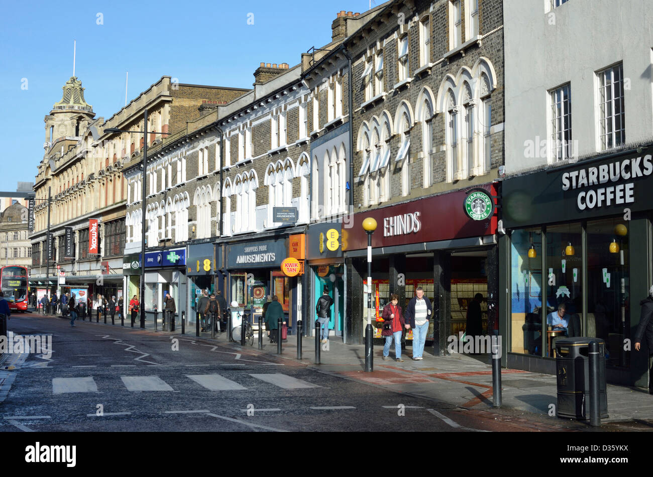 Geschäfte auf St. Johns Road, Clapham Junction, London, UK Stockfoto