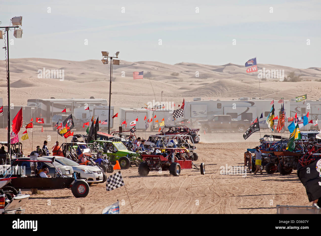 Motorräder, Sandrails, ATVs und 4-Rad-Antrieb Fahrzeuge bei Algodones Dünen oder Imperial Sand Dunes, Imperial County, Kalifornien, Stockfoto