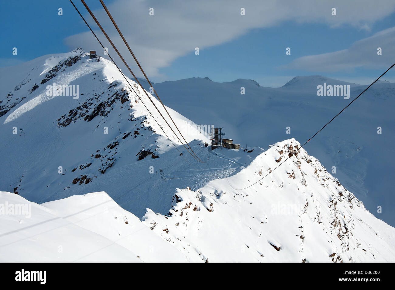 Seilbahn in den Schweizer Alpen Stockfoto