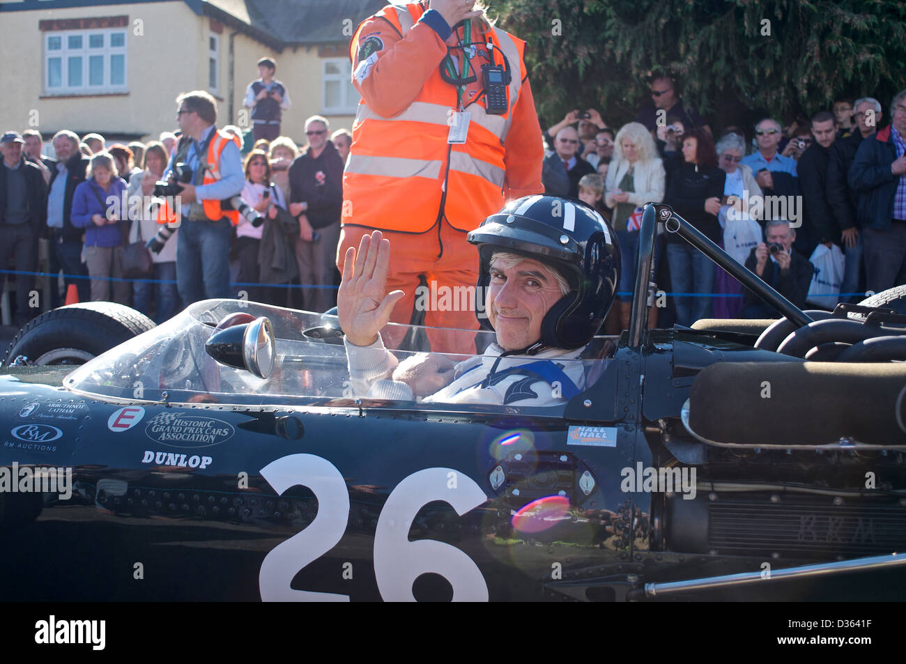 Damon Hill fährt eine alte BRM Formel1-Wagen aus den 60er Jahren während der BRM 50th Jahrestag feiern in Bourne, Lincolnshire Stockfoto