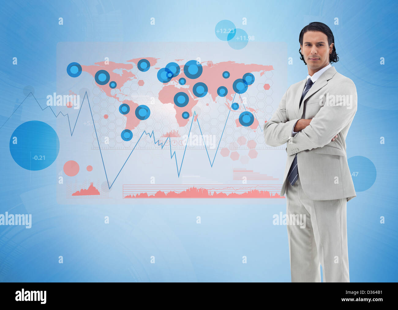 Geschäftsmann, stehen mit einer digitalen Weltkarte Stockfoto