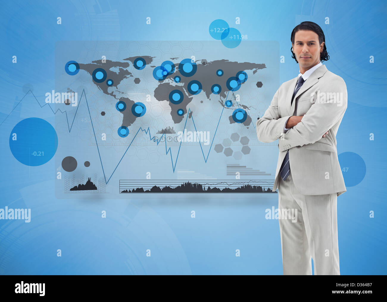 Ernst Kaufmann stehend mit einer digitalen Weltkarte Stockfoto