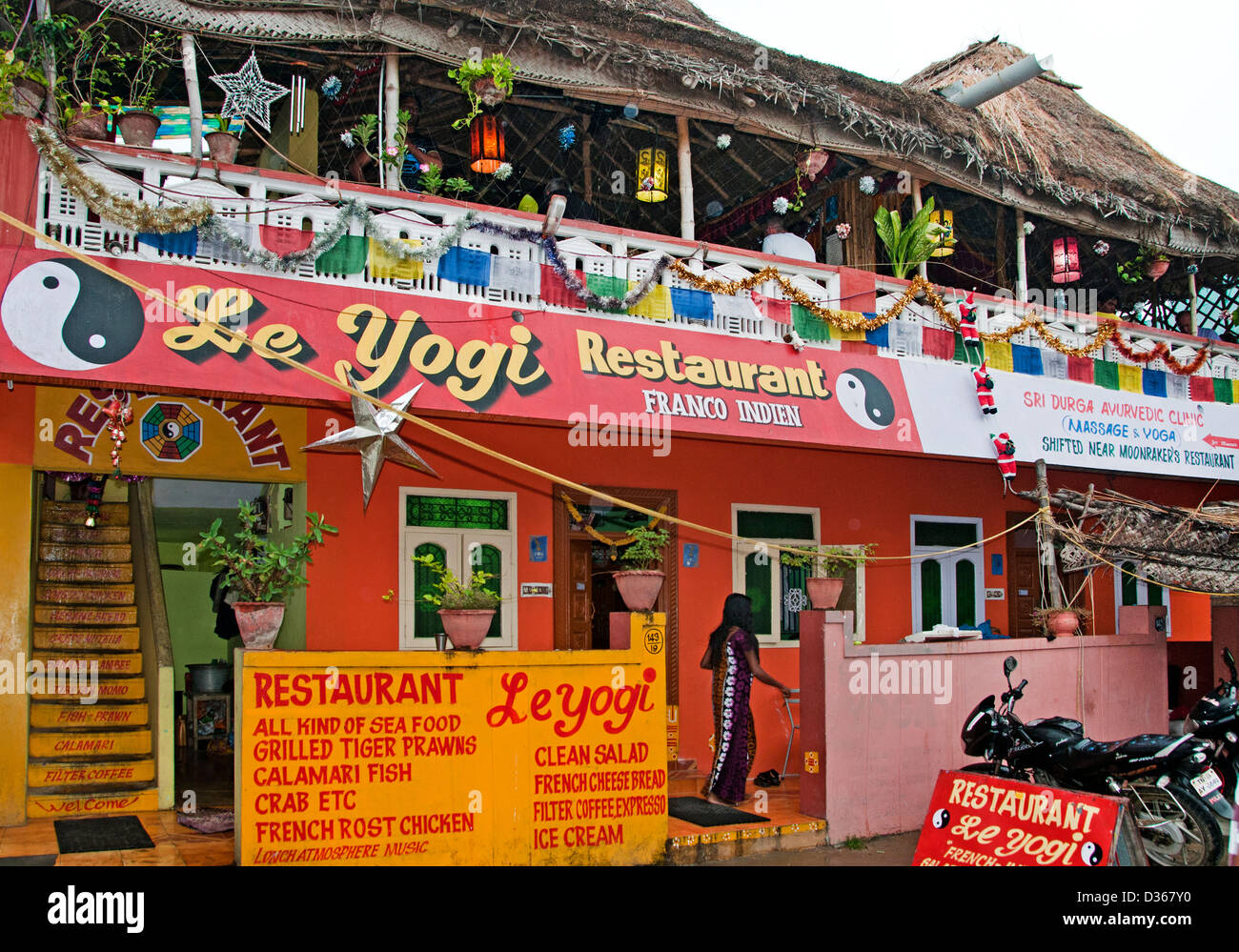 Le Yogi Bar Pub Restaurant Covelong (Kovalam oder Cobelon) Indien Tamil Nadu Stockfoto