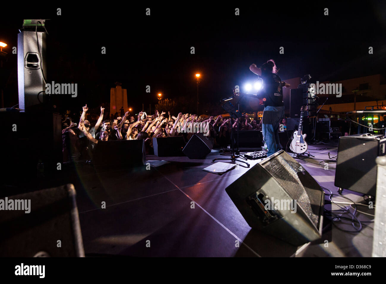 Limassol-Musik-Band führt in das 2. Limassol Rockfestival hosting von Limassol Genossenschaftsbank Stockfoto