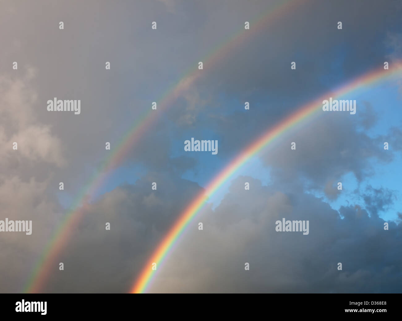 Echte doppelte Regenbogen Stockfoto
