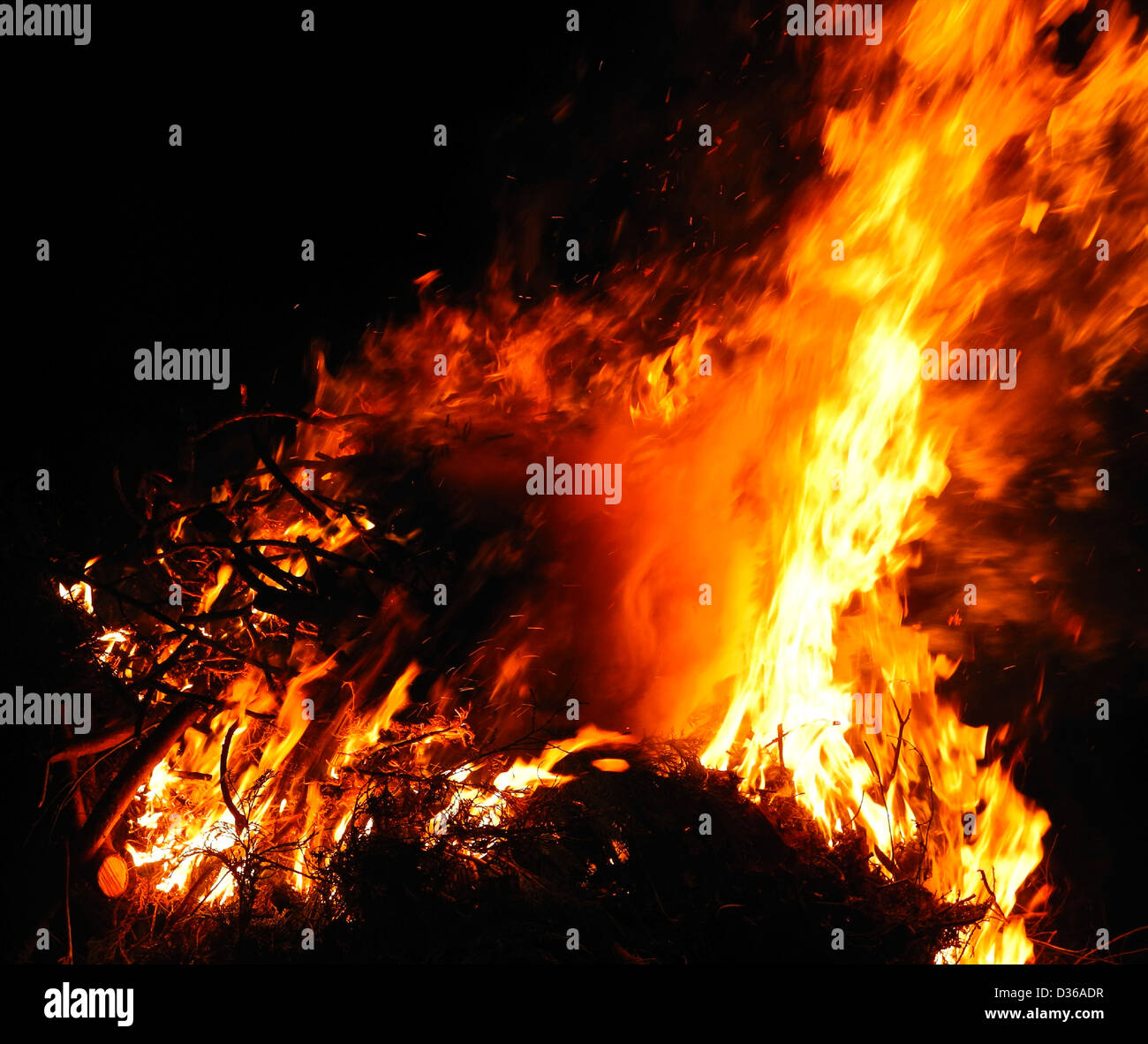 Flammen Feuer brennende Feuersbrunst inferno Stockfoto