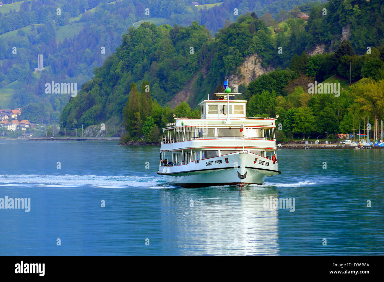 Fähre auf dem Thunersee bei Faulensee, Schweiz Stockfotografie - Alamy