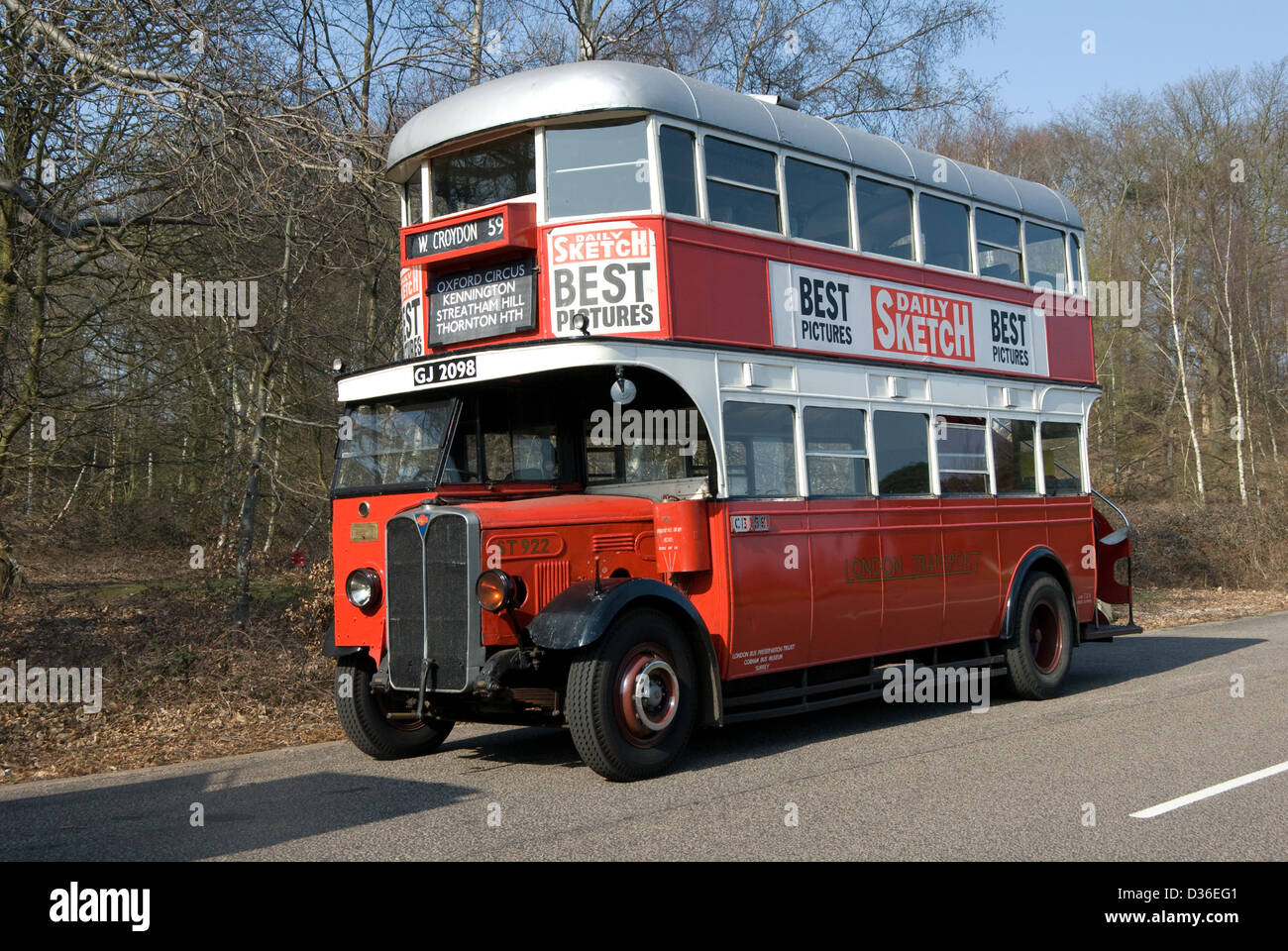 Ein 1930 A.E.C Regent Bus passend mit Bodenbearbeitung Karosserie ist auf dem Display bei einer Bus-Kundgebung in Chobham Surrey statt Stockfoto