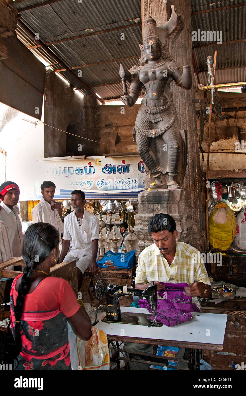 Schneider gegenüber der Sri Meenakshi Amman Tempel in Madurai Indien indischen Tamil Nadu Stadt Stadtzentrum Stockfoto