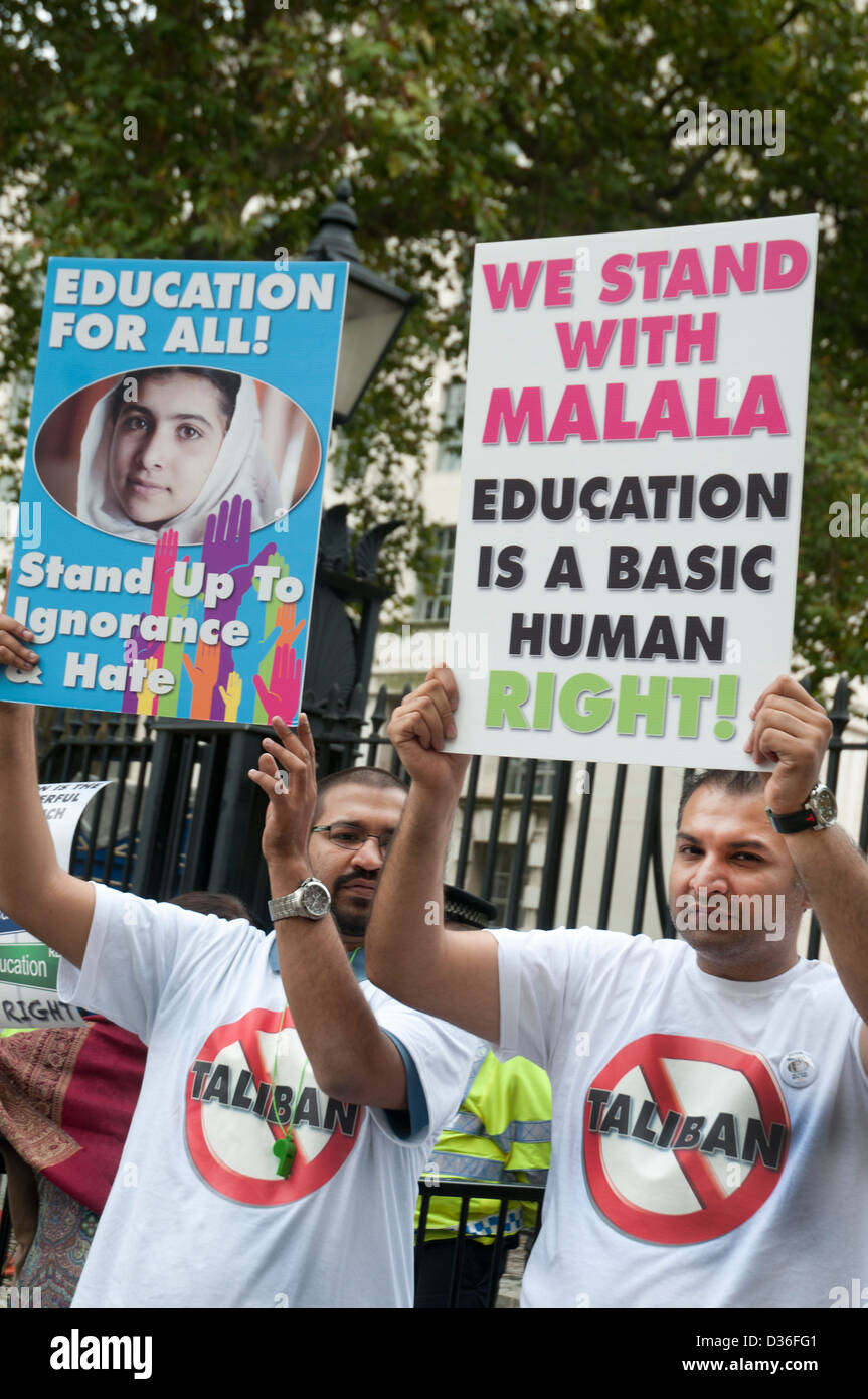 Demonstration vor Downing Street zur Unterstützung Malala erschossen durch die Taliban in Pakistan Stockfoto