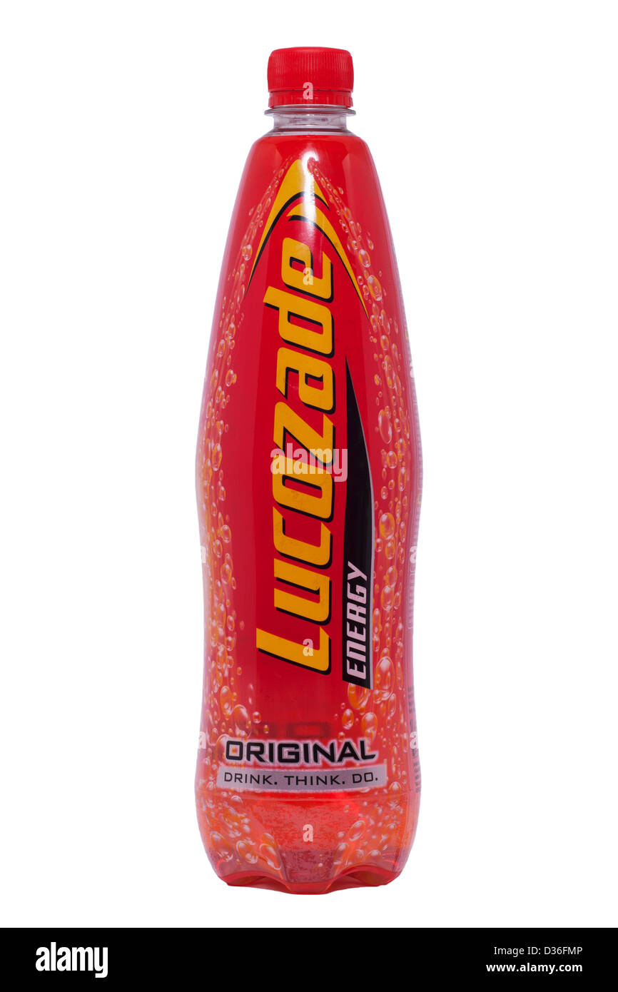 Eine Flasche original Energiedrink Lucozade auf weißem Hintergrund Stockfoto