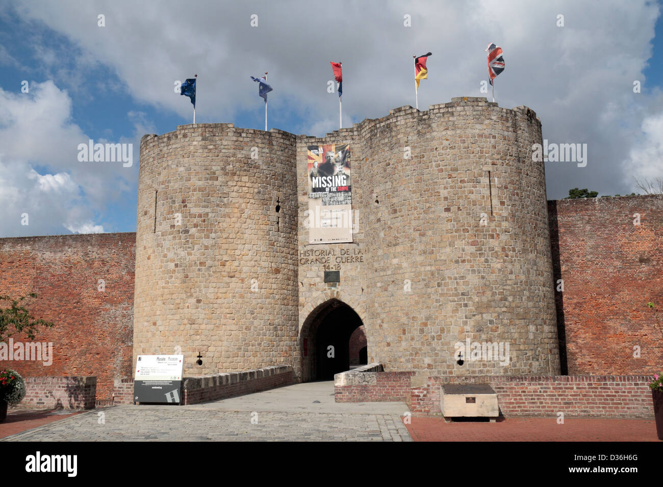 Der Eingang zum Historial De La Grande Guerre, Péronne, nahe dem Schlachtfeld der Somme, Frankreich Stockfoto