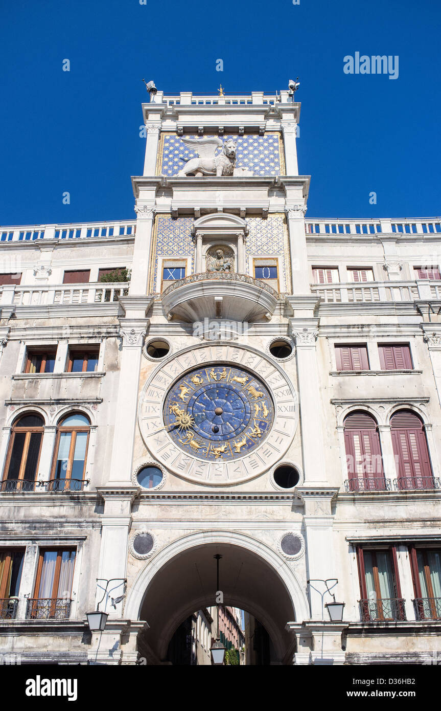 Die Renaissance Uhrturm von Torre Dell' Orologio in St. Markus Platz Venedig Italien Stockfoto