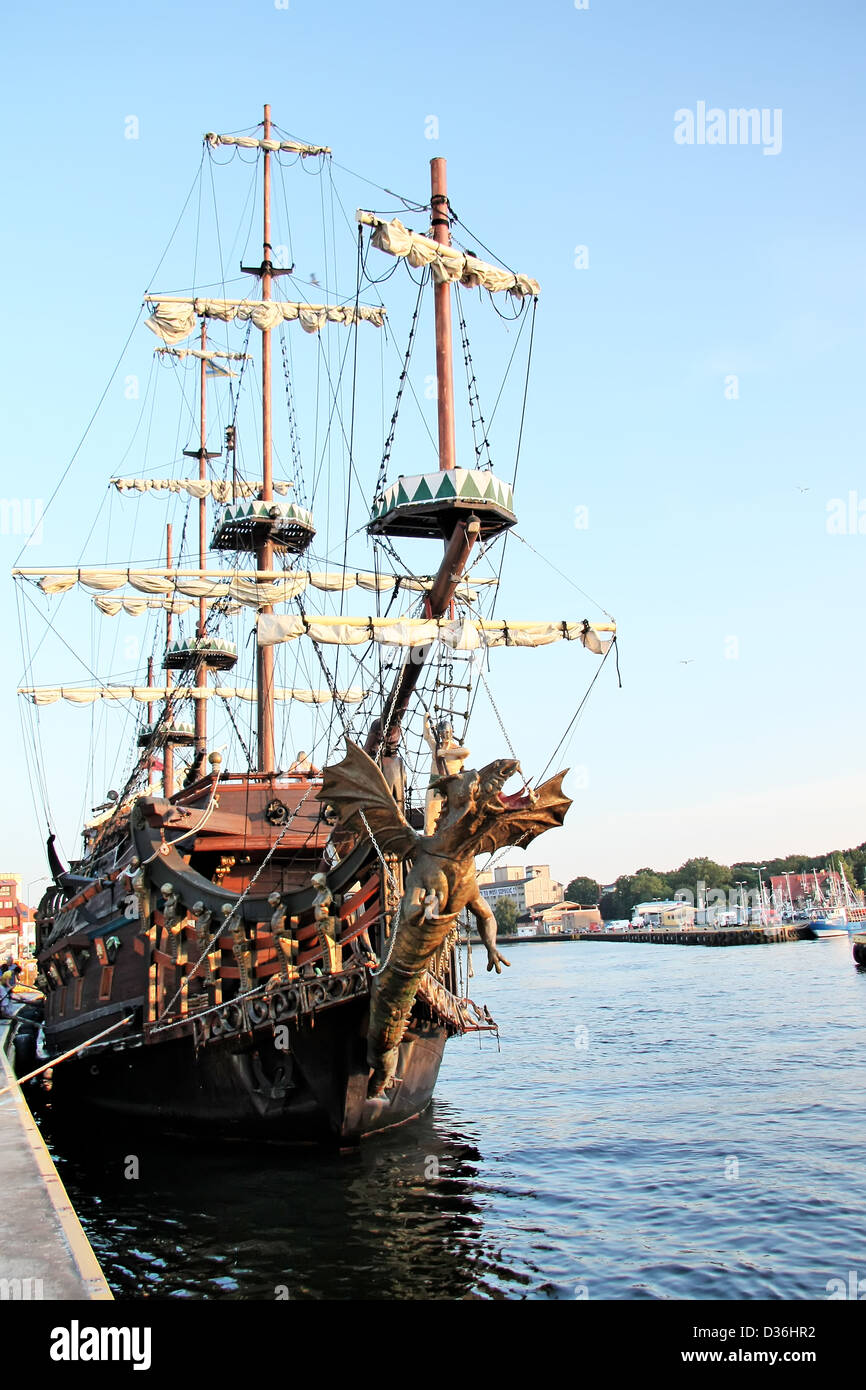 Altes Segelschiff vor touristischen Kreuzfahrt. Ostsee in Polen. Stockfoto