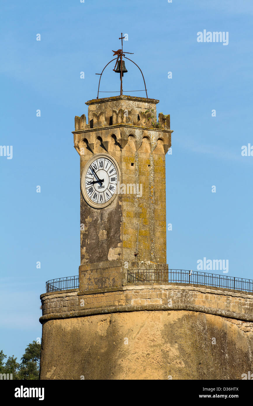 Uhrturm, Sorano, Provinz Grosseto, Toskana, Italien Stockfoto