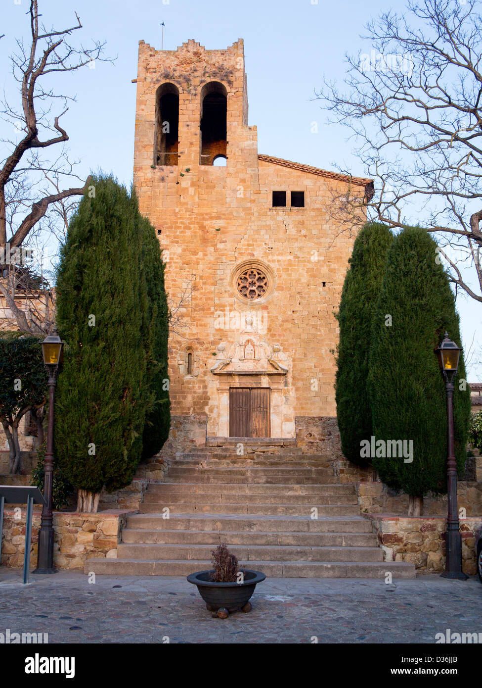 Kumpels Kirche, Pals ist eine mittelalterliche Stadt in Katalonien, wenige Kilometer vom Meer entfernt im Herzen der Bucht von Emporda, Girona Stockfoto