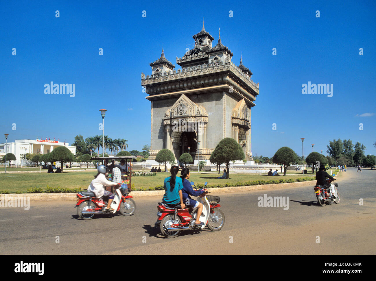 Laos, Demokratische Volksrepublik Laos, Vientiane, Blick auf den Patuxai, das Nationaldenkmal von Laos Stockfoto