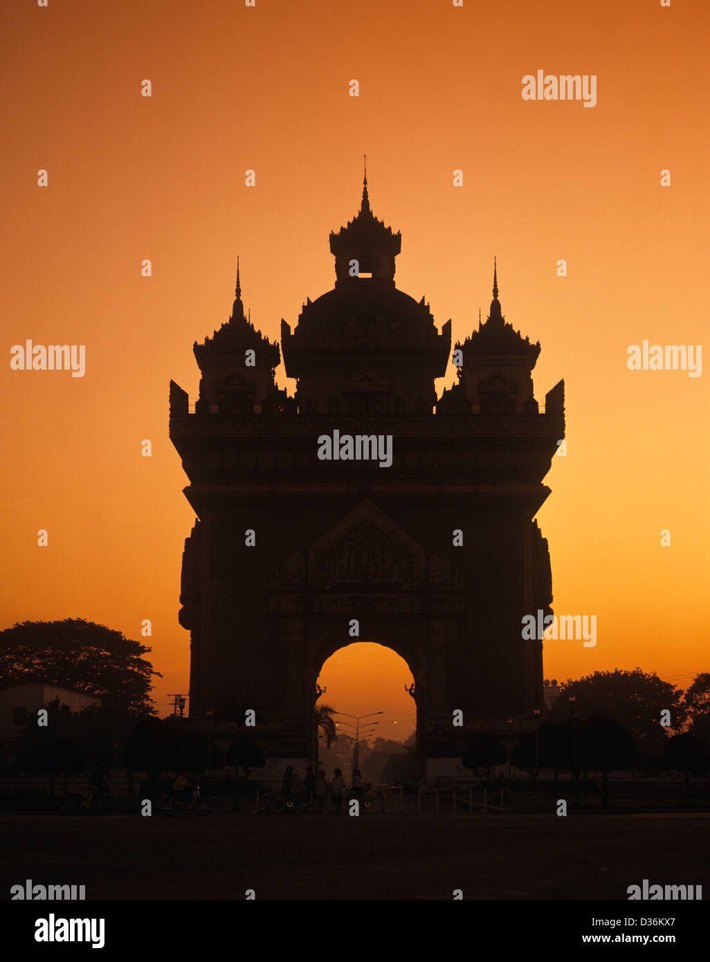 Laos, Demokratische Volksrepublik Laos, Vientiane, Blick auf den Sonnenuntergang von der Patuxai, das nationale Denkmal von Laos Stockfoto