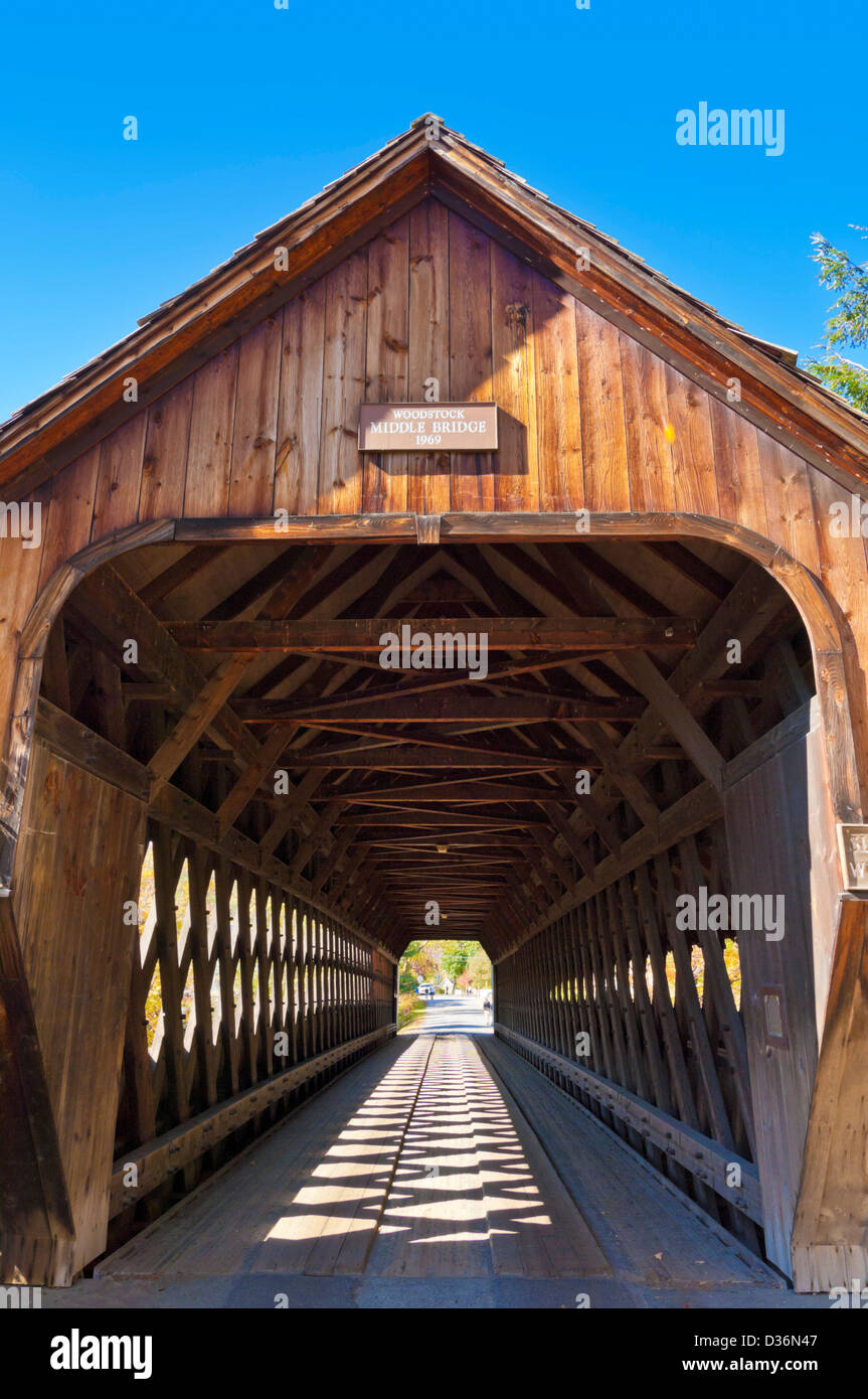 Traditionelle überdachte Brücke Woodstock mittleren Brücke Vermont New England USA Vereinigte Staaten von Amerika Stockfoto