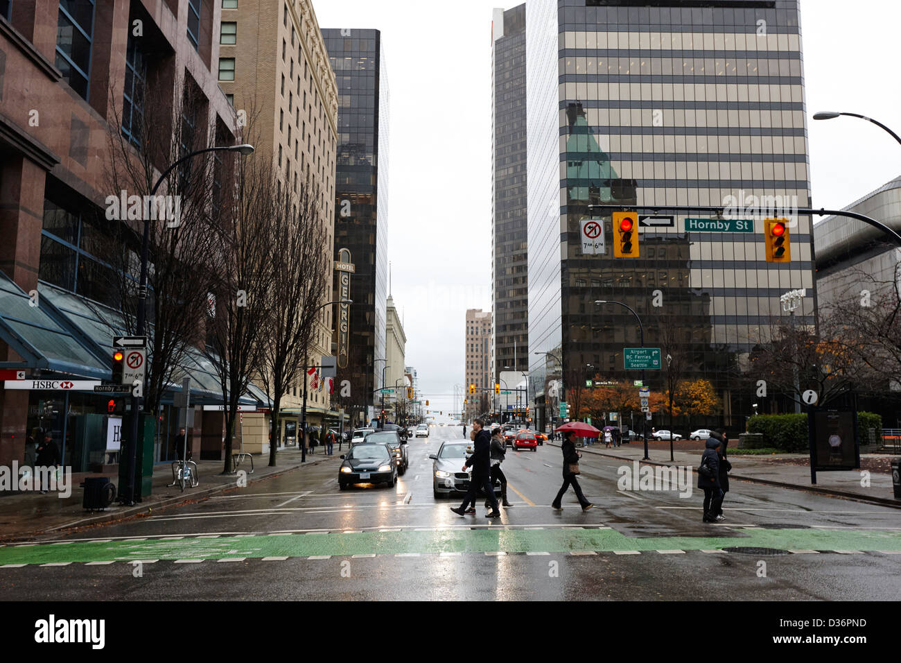 Zebrastreifen an der West Georgia und Hornby Innenstadt im Regen Vancouver BC Kanada Stockfoto