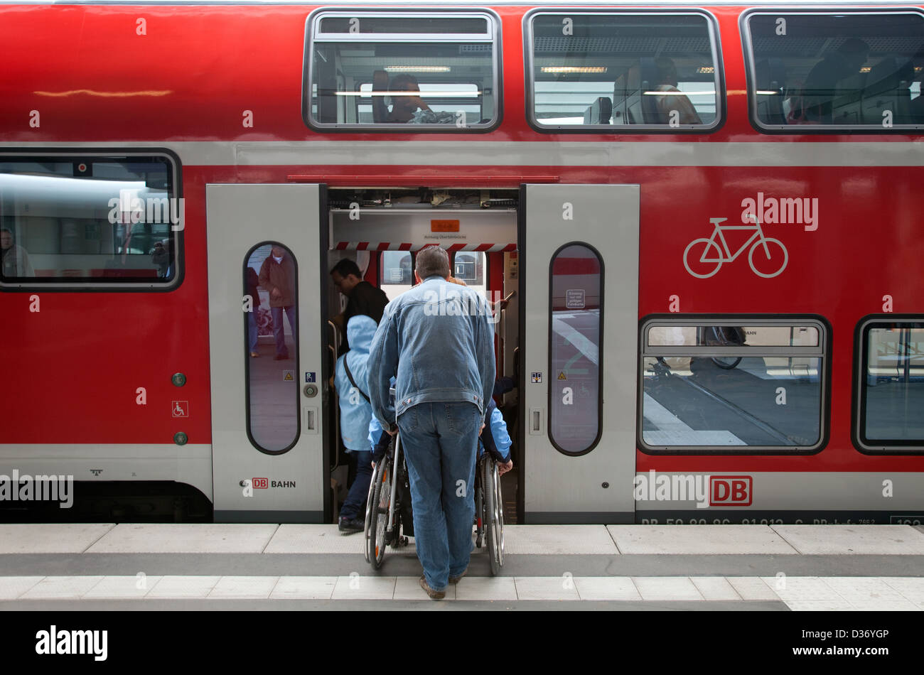 Essen, Deutschland, die Deutsche Bahn auf regionale Schnellzug Essen Stockfoto