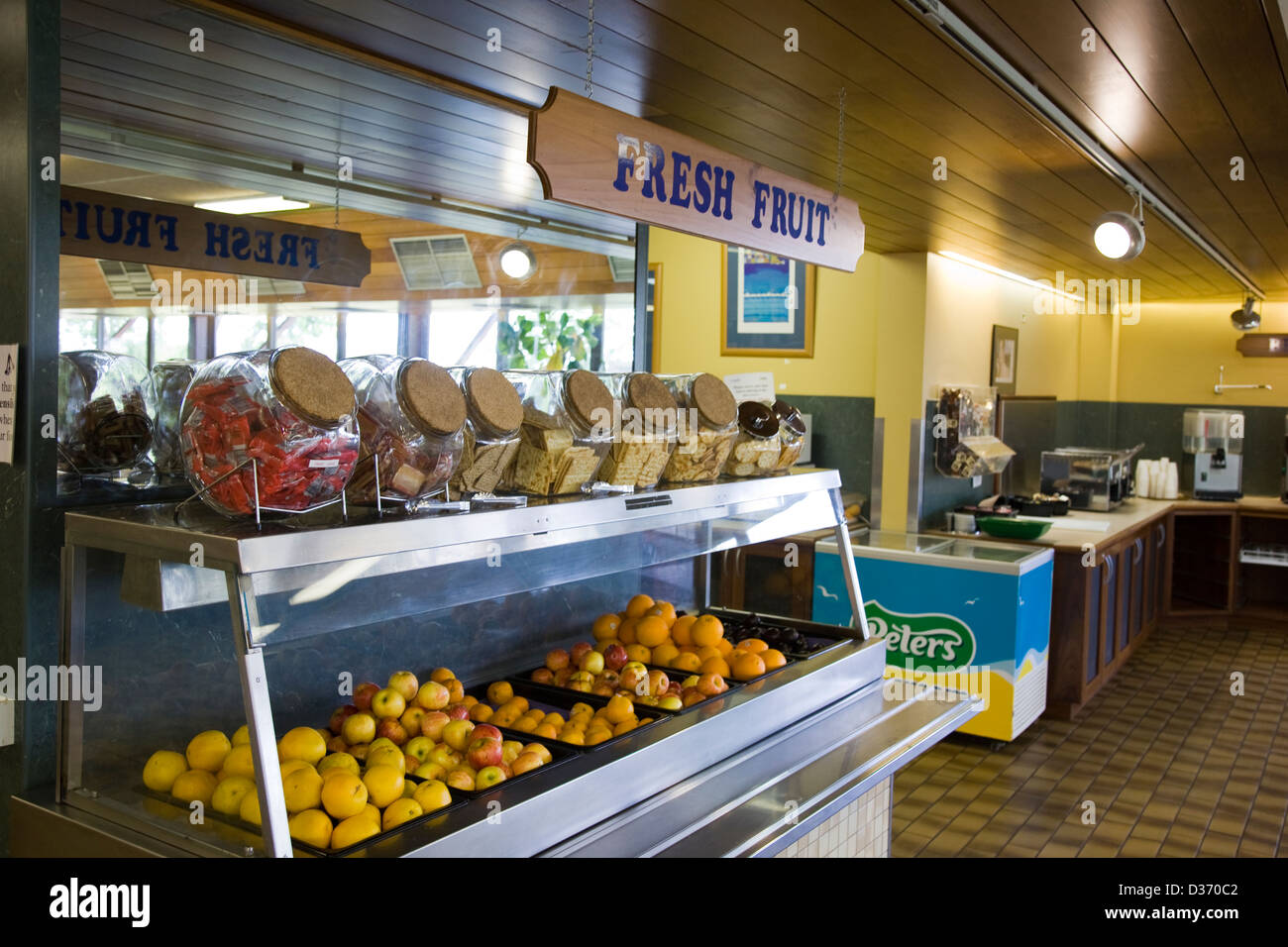 Obst-Anzeige, Cafeteria, Rio Tinto Argyle Diamond Mine, südlich von Kununnura, East Kimberley Region, Western Australia Stockfoto