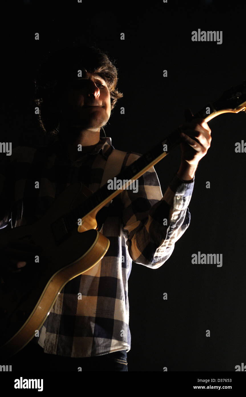 BARCELONA, Spanien - NOV 13: Vampire Weekend (Ezra Koenig) führt auf Razzmatazz am 13. November 2010 in Barcelona. Stockfoto