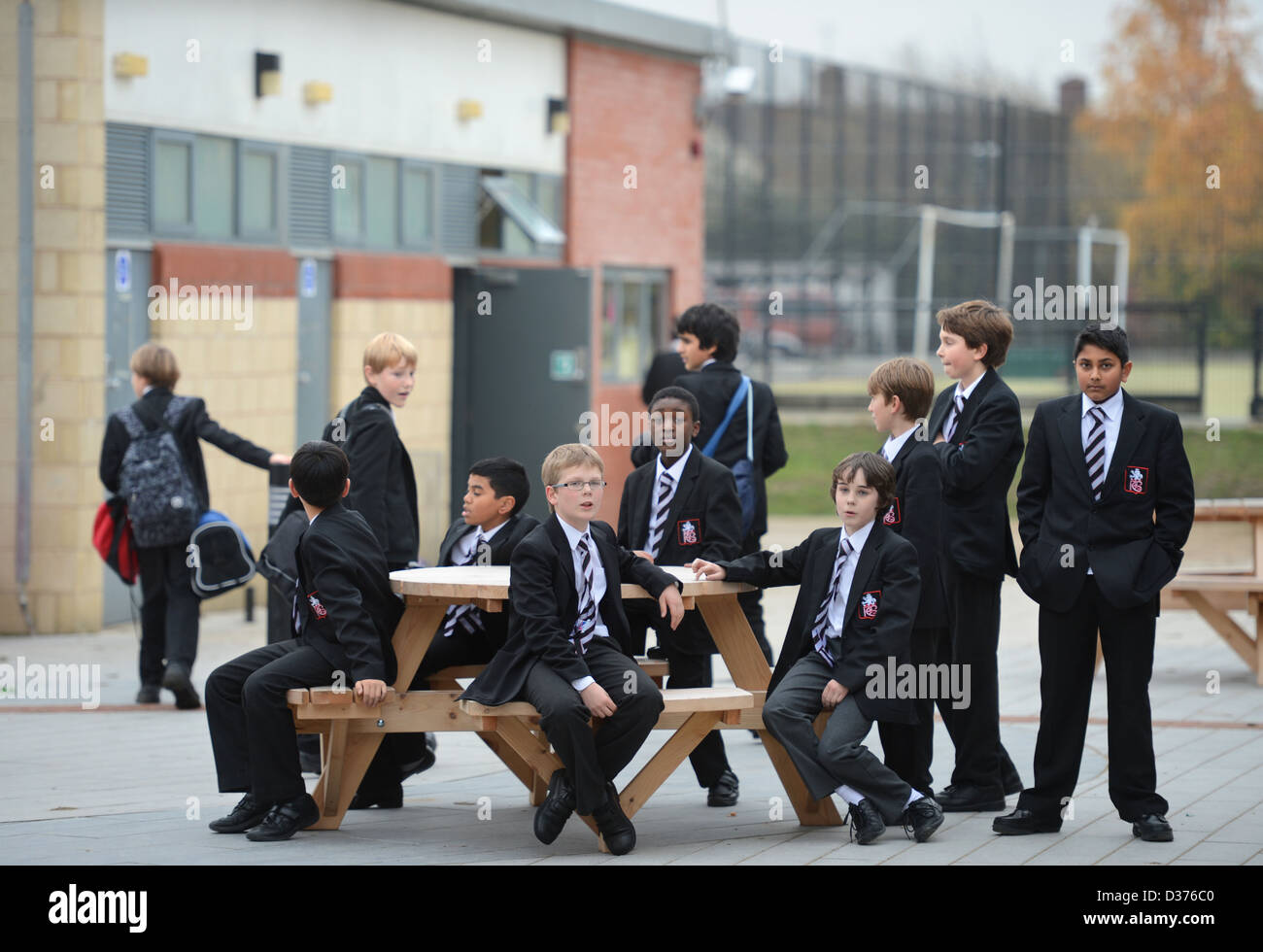 Eine Gruppe von jungen an Pasteten Grammar School in Cheltenham, Gloucestershire UK Stockfoto