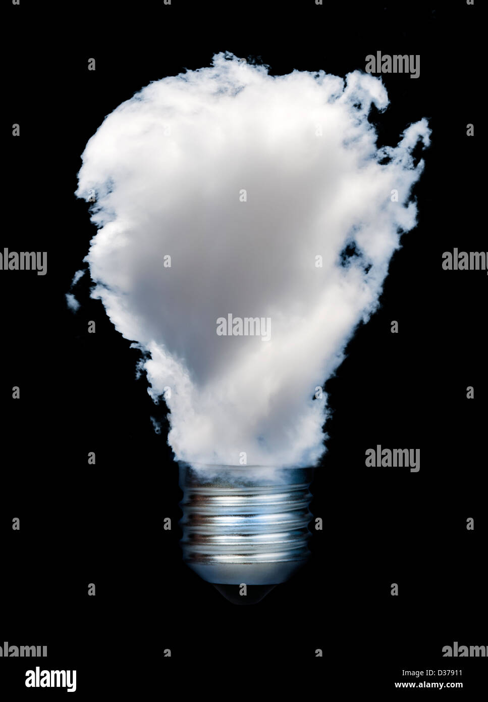 Lampe aus Wolken. Ökologie-Konzeption. Schwarz, isoliert Stockfoto