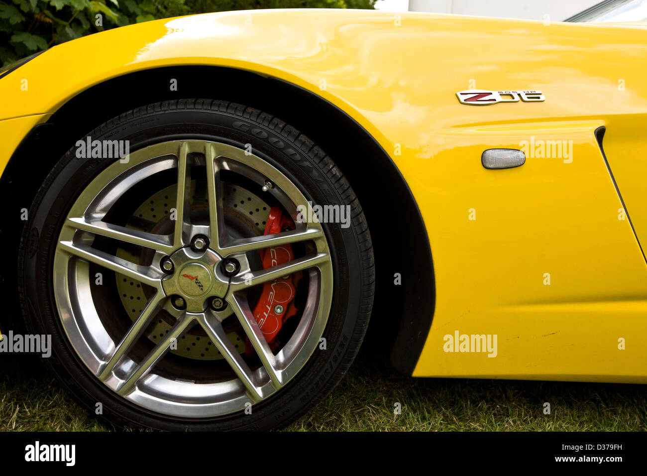 Radnabe auf gelbe C6 Chevrolet Corvette, Winchester, England, 06 Stockfoto