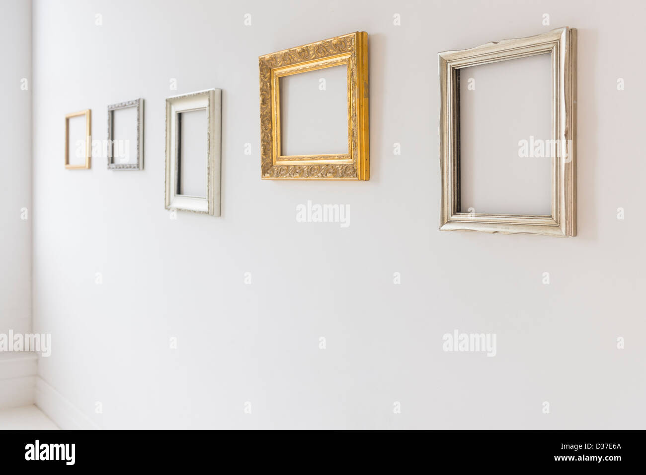 USA, New Jersey, Jersey City, leere Bilderrahmen in Kunstgalerie Stockfoto