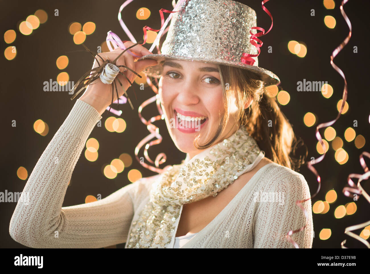 Frau feiert Silvester Stockfoto
