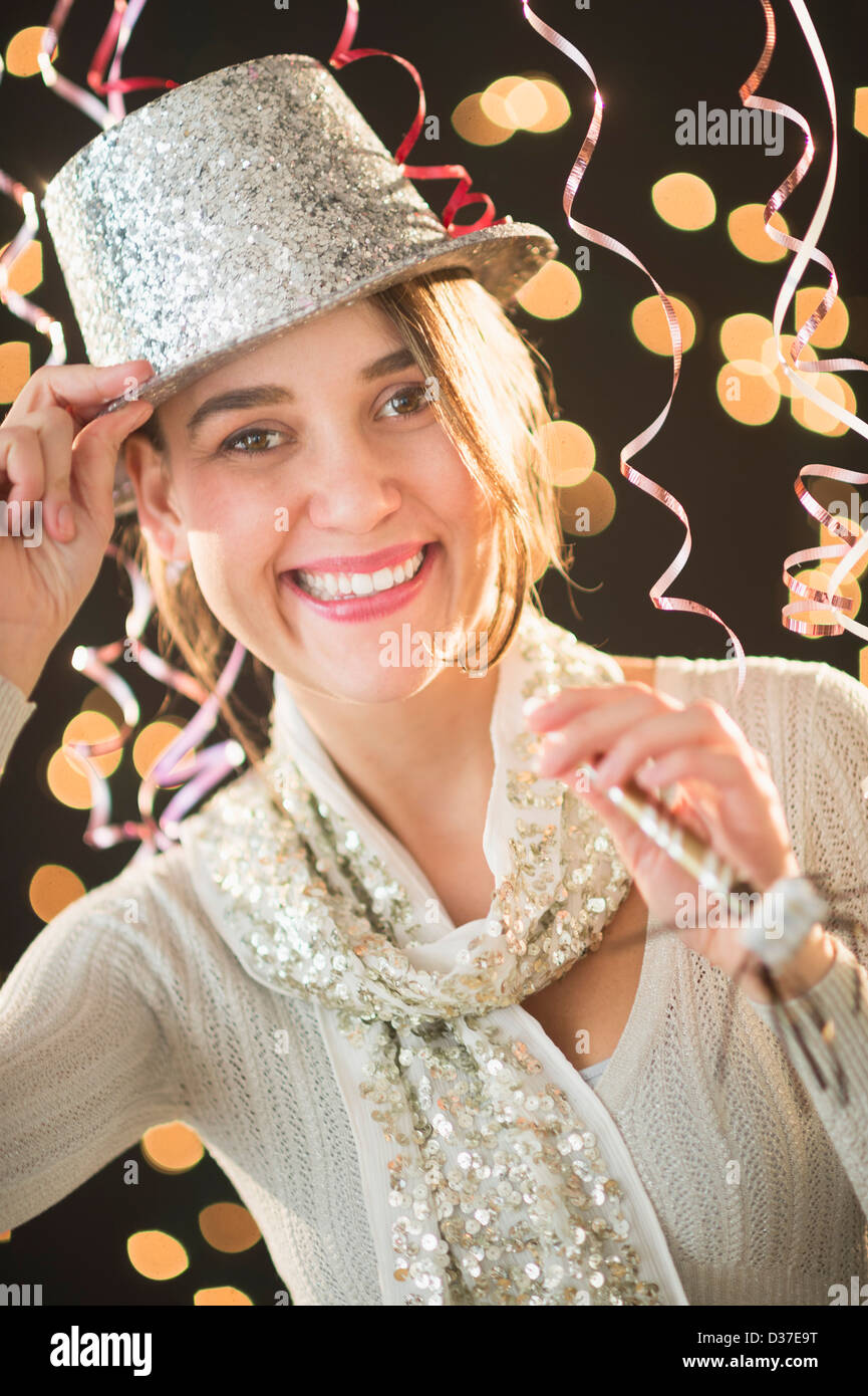Frau feiert Silvester Stockfoto
