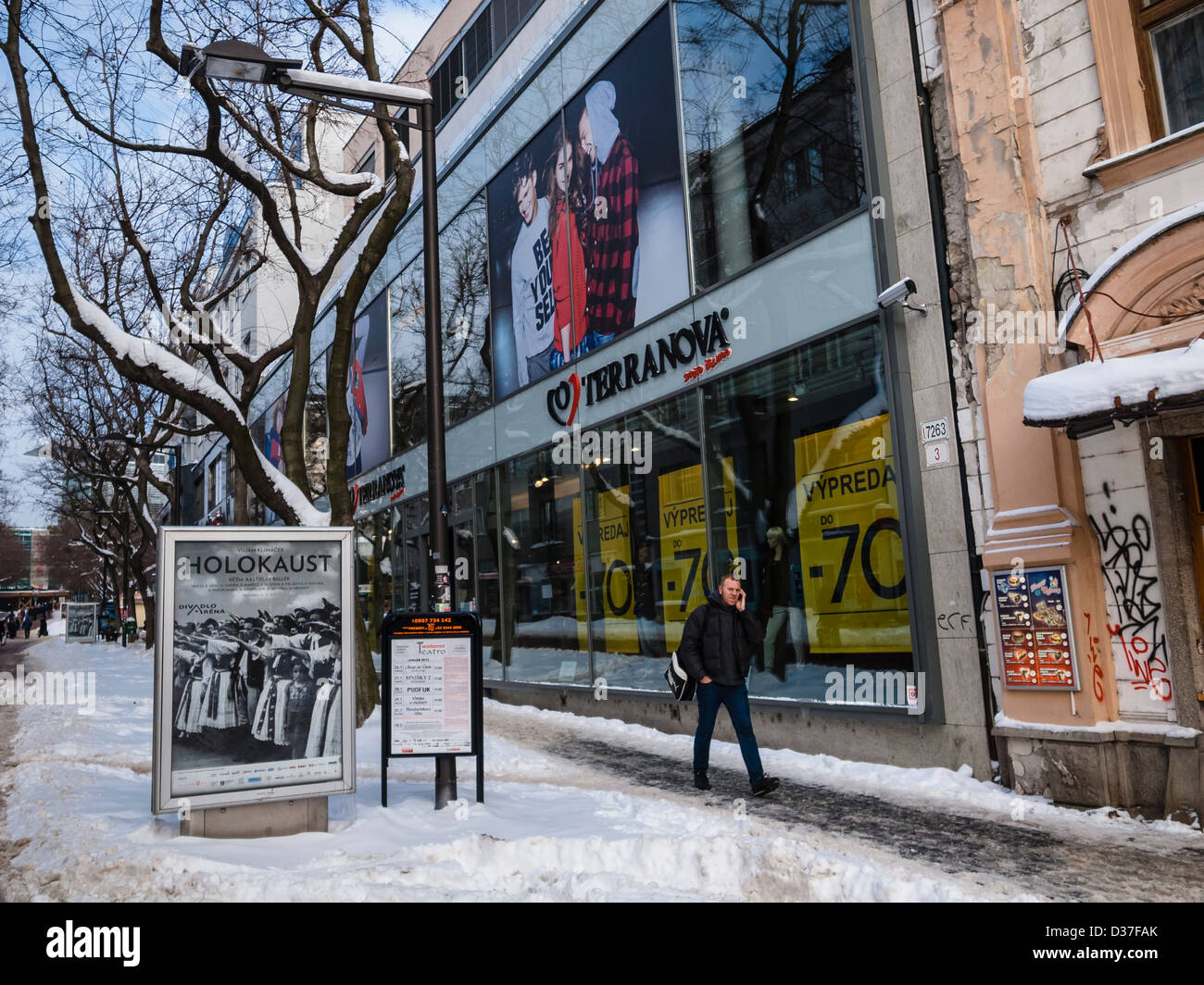 Holocaust Theater spielen auf Winter Straße in Bratislava Stockfoto