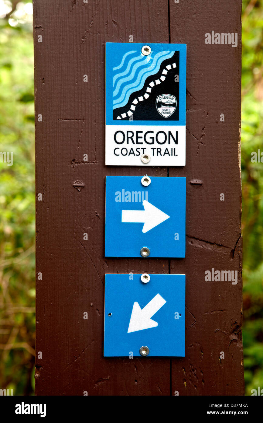 OR01033-00... OREGON - Oregon Coast Trail Zeichen im Oswald West State Park. Stockfoto