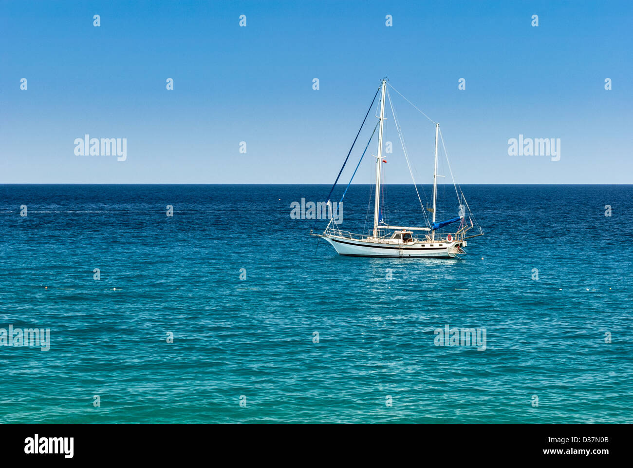 Sailing yacht horizontal -Fotos und -Bildmaterial in hoher Auflösung ...