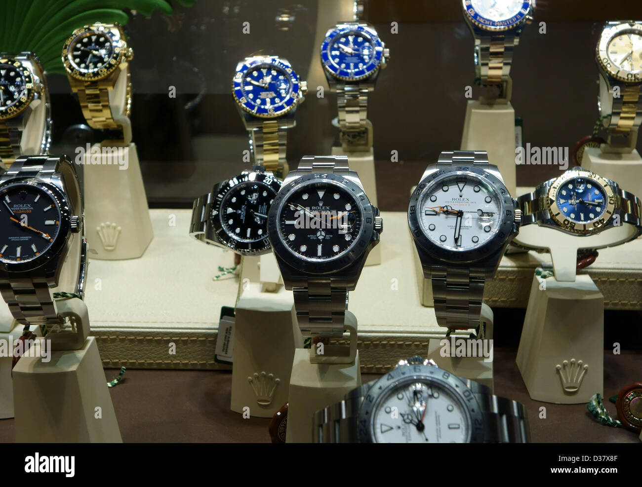 Rolex-Uhren auf dem Display im Schaufenster in Santa Cruz De Tenerife,  Kanarische Inseln Stockfotografie - Alamy