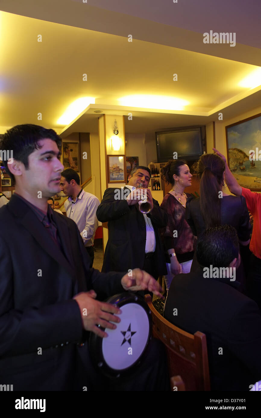 Istanbul, Türkei, Kapelle mit traditioneller Musik im Restaurant Stadtteil Kumkapi Stockfoto