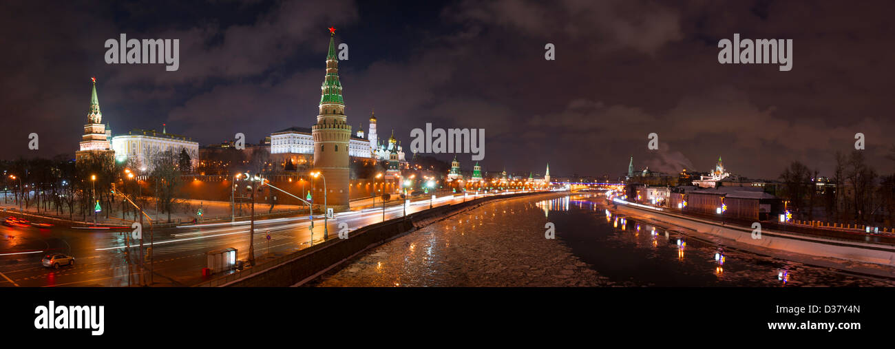 Panorama-Ansicht des Moskauer Kreml und Moskau-Fluss im Winter Stockfoto