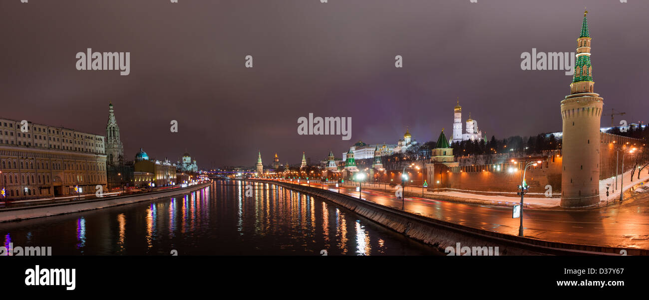 Panoramablick auf Moskauer Kreml und Moskau-Fluss Stockfoto