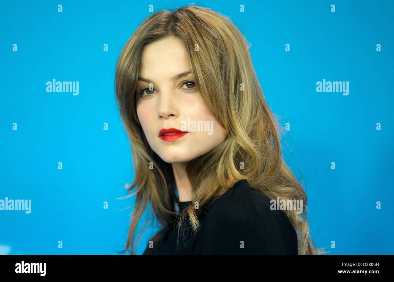 Niederländische Schauspielerin Sylvia Hoeks stellt bei einem Fototermin für den Film "The Best Offer" während der 63. jährlichen internationalen Filmfestspiele Berlin, in Berlin, Deutschland, 12. Februar 2013. Der Film wird in der Sektion Berlinale Special Gala auf der Berlinale vorgestellt. Foto: Michael Kappeler/dpa Stockfoto