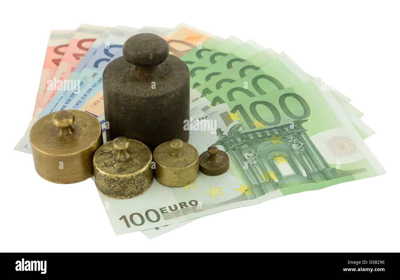 Verschiedene Gewichte auf den Euro sparen Sie Geld, isoliert auf weiss. Stockfoto